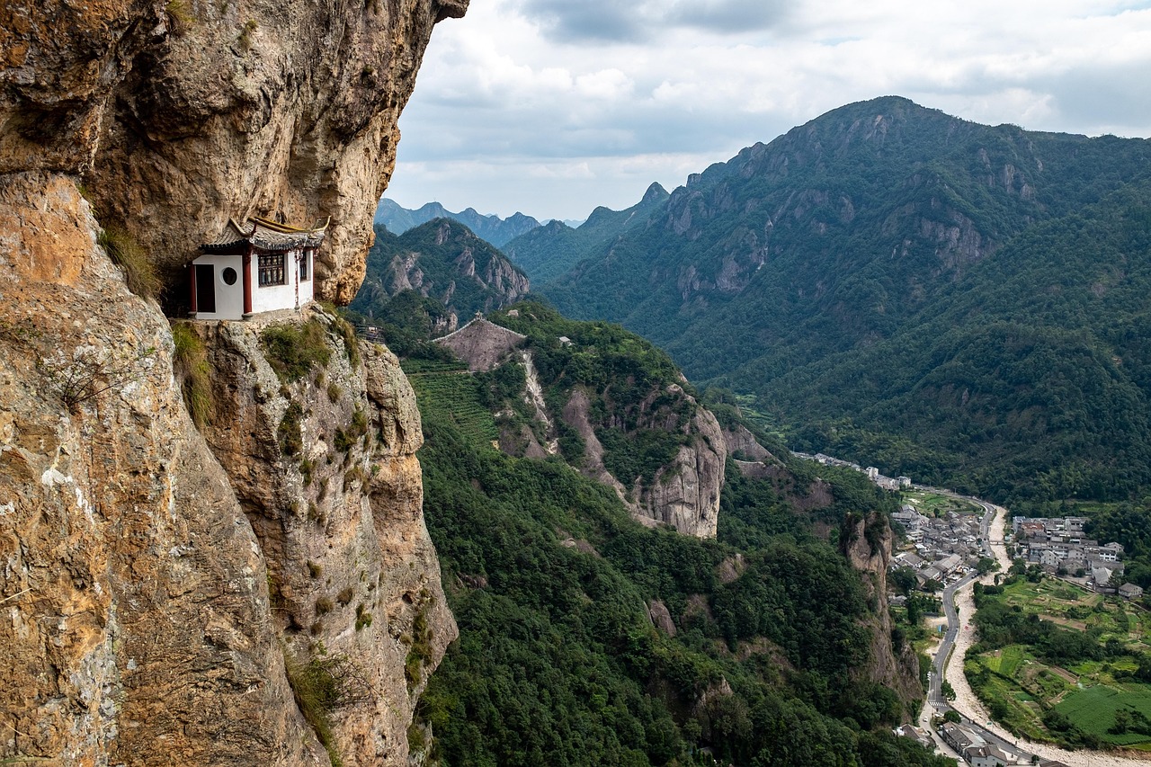 山间古寺